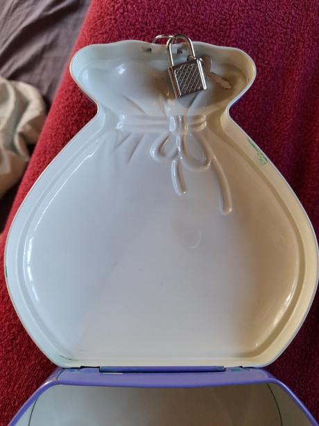 Pokladnička plechová měšec se zámečkem,