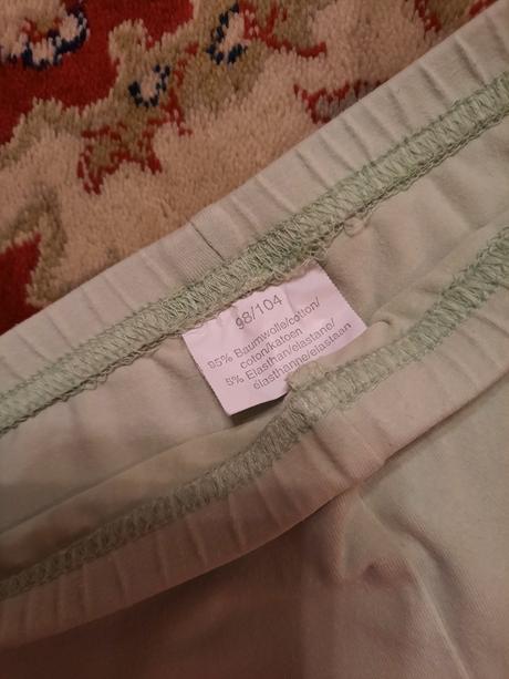 Zelené kratší legíny, 98