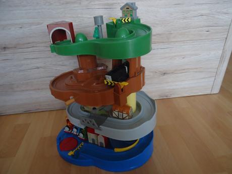 Dráha mašinek + 4 mašinky,