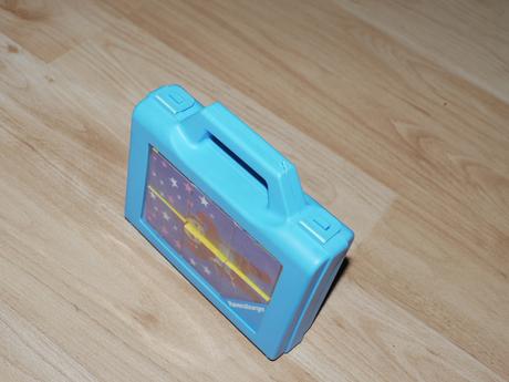 Maly kufrik s kostickami-puzzle-kosticky- na cesty,