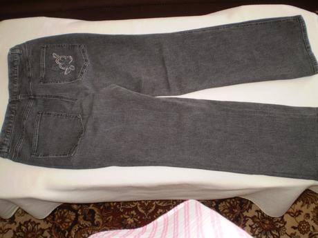 Velmi pěkné černé elastické rifle zn. belles, otto,40