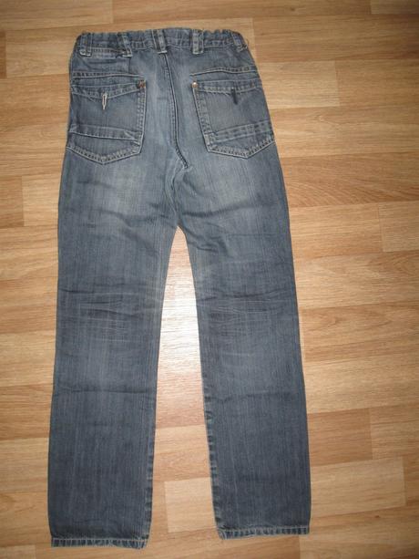 Džíny, 158