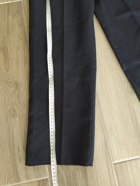 Černé sváteční kalhoty, 152