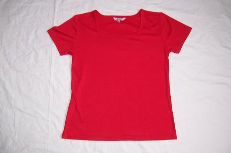 Červené triko s výstřihem do tvaru u, baty fashion,l