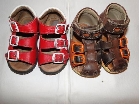 Červené sandálky v.19 hnědé essi v.20, essi,20