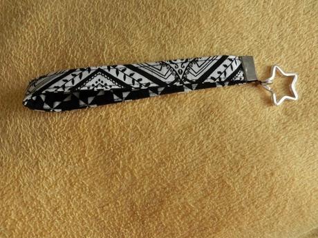 Černobílá černá bílá klíčenka popruh hvězda,