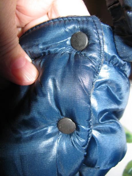 Zimní tmavě modrá kombinéza s kapucí a návleky, 68