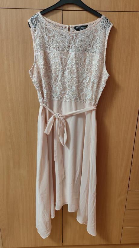 Společenské šatičky, 42