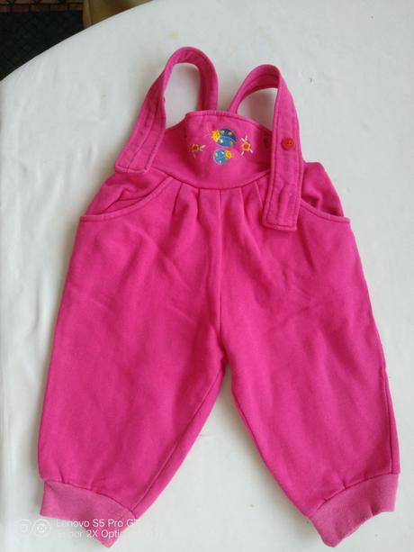 Dívčí tepláčky, 80