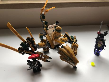 Lego ninjago 70666 zlatý drak,
