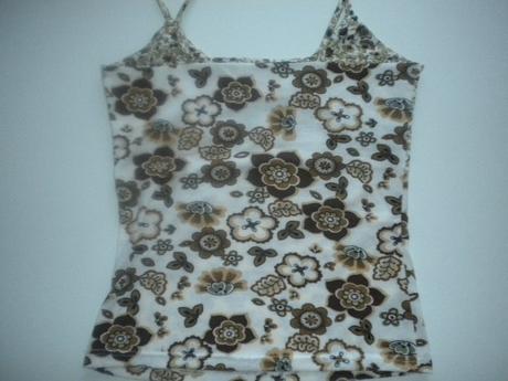Krásný hnědobílý top s květy, m