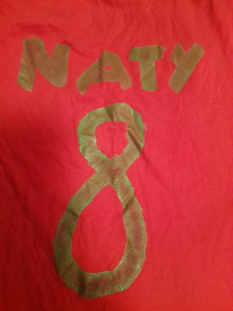 Daruji červené tričko s nápisem naty 8, 122