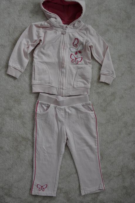 Teplákový komplet s motýlky, c&a,86
