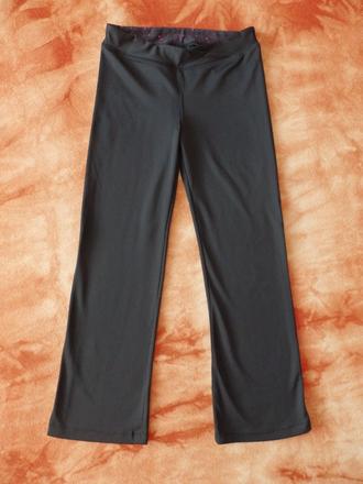 Sportovní kalhoty/volnější legíny, 134