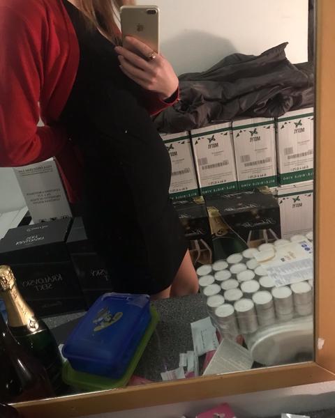 Je nafouklé břicho normální při zpoždění menstruace?