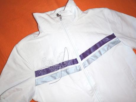 Krásná bílá elastická mikina se stojáčkem, 164