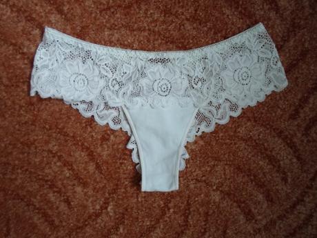 Bílé krajkové kalhotky brazilky tanga, m