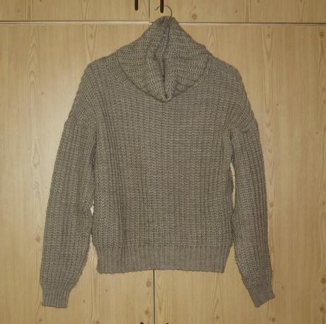 Prodám kapučínově hnědý dámský svetr - rolák by me, s