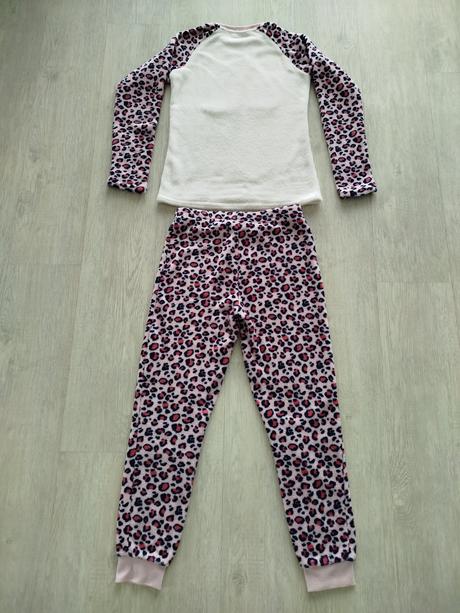 Pyžamo/domácí oděv, 158