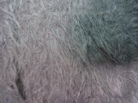 Zara chlupatý svetřík s kapsami vel.104, zara,98