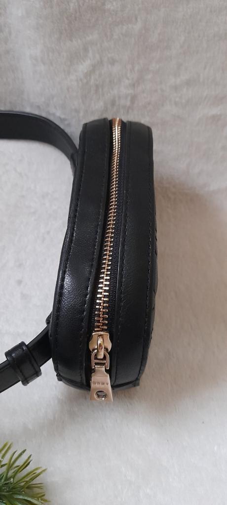 Dkny kožená ledvinka na pásku, dkny