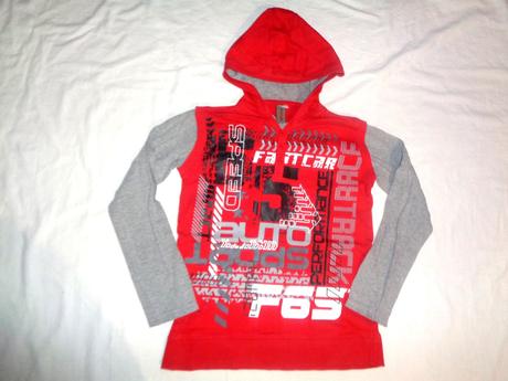 Luxusní červené tričko nebo slabší mikina, 152