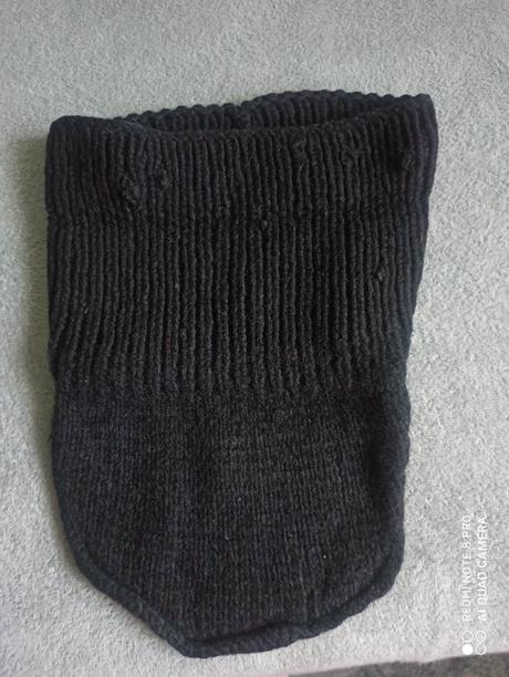 Ručně pletené nákrčníky a čepice, m