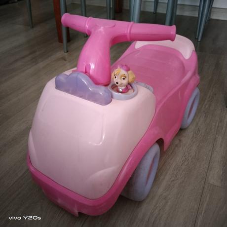 Odrážedlo autíčko,