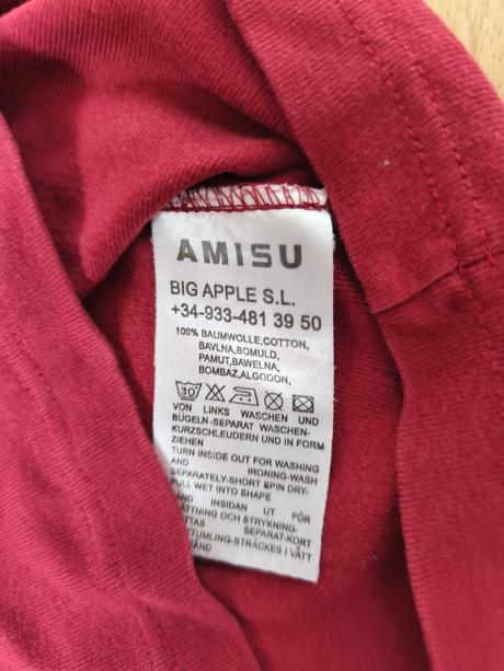 Červené tričko se stojáčkem, amisu,l
