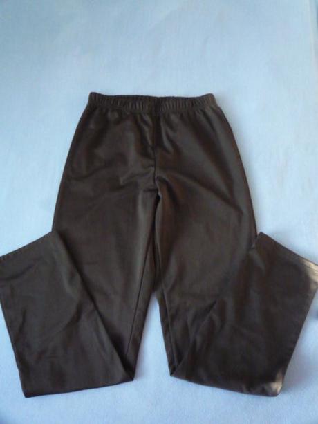 Sportovní set - tepláková souprava, triko, legíny, decathlon,146