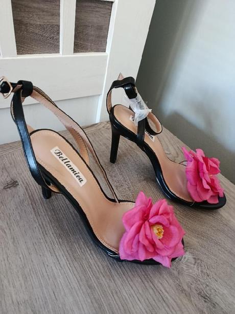 Sandálky s květinou, 36