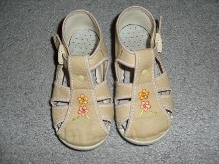 Papuče na přezku, 25