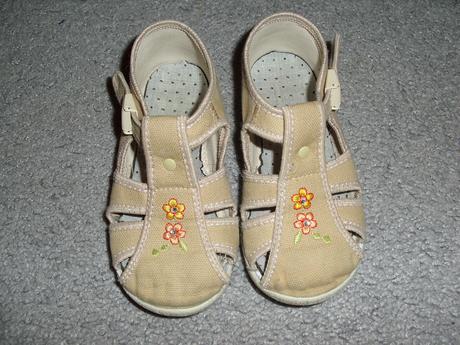 Papuče na přezku, 25