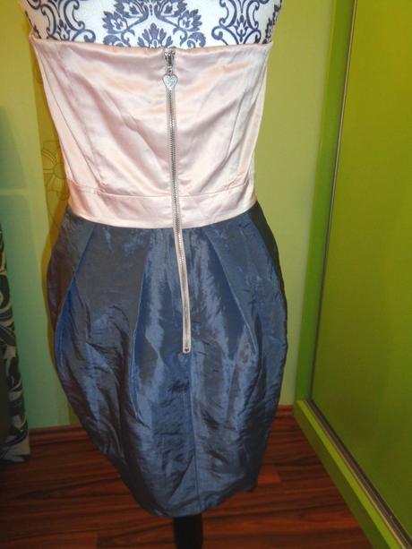 Růžovošedé společenské šaty, 40