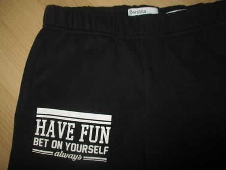 Tepláky s nápisem, bershka,146