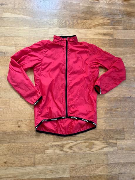 Šusťáková bunda, 128