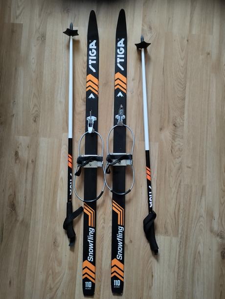 Prodám dětské lyže stiga včetně hůlek, 110-119 cm