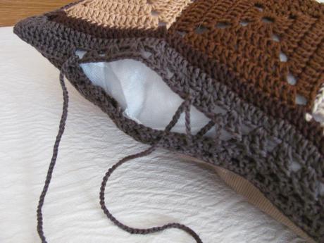 Háčkovaný povlak na polštář, 