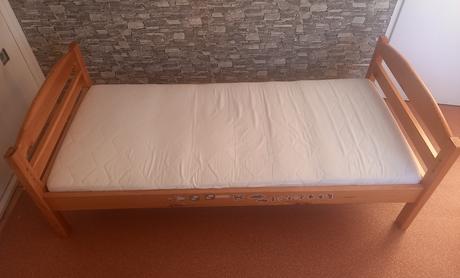 Dětská postýlka z masivního dřeva., šířka (cm): 80,délka (cm): 170