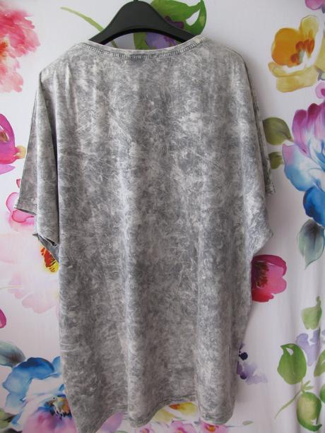 Letní šedé elastické tričko s pajetkami, 5xl