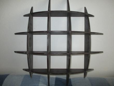 Polička na miniatury,