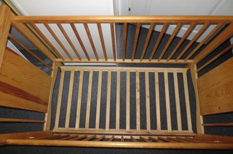 Postýlka dřevěná s matrací 120x60cm, boční výsuv, šířka (cm): 60,délka (cm): 120