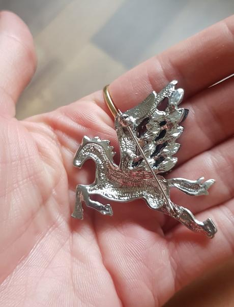 Brož 'okřídlený kůň', 