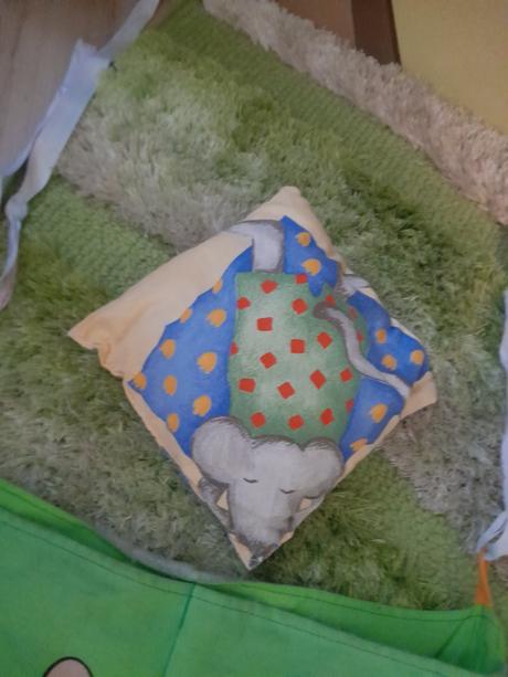 Kapsář večerníček,hrací hračky a polštářek, 