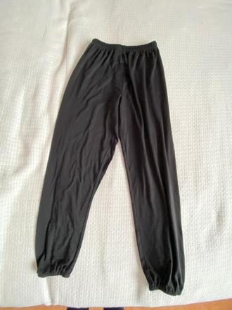 Slabší tepláky nebo pyžamové klahoty vel. 150, 146