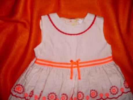 Překrásné vyšívané slavnostní šaty, marks & spencer,74