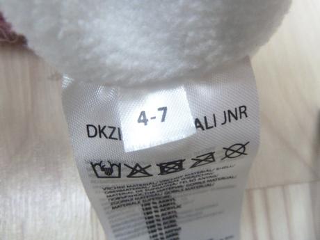 Pruhovaná čepice s bambulkou, 98