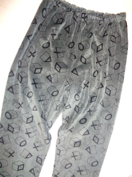 Krásné sametové tepláky playstation, 152