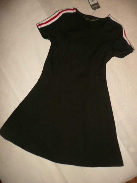 Šaty sportovní vel 122/128 s pruhem, primark,116 / 122