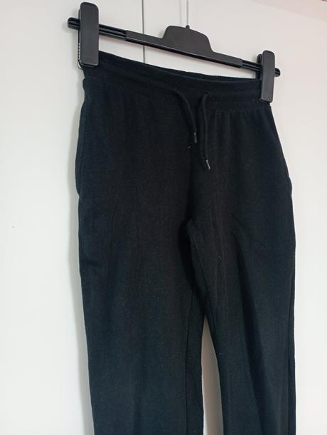 Černé tepláky, pepco,140